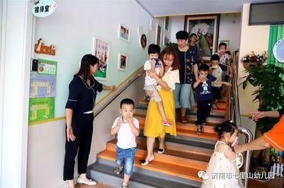 雨过木叶动秋声,学子安全最先行--济南市七里山幼儿园开学消防演练实记
