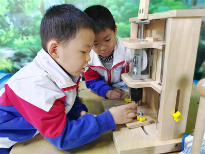 开拓教育思路 提升游戏质量——济南七里山幼儿园第五学研共同体第二小组研究活动纪实