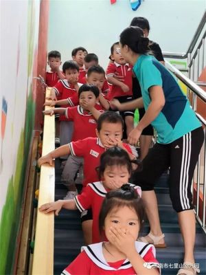 雨过木叶动秋声，学子安全最先行——济南市七里山幼儿园开学消防演练实记